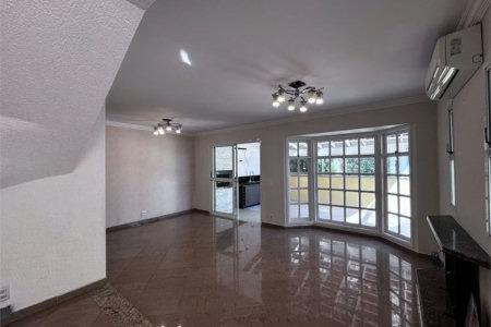 Casa à venda com 3 quartos, sendo 1 suíte,  no condomínio Villagio da Granja, Cotia - SP