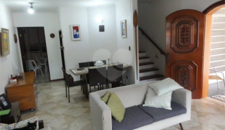 Sobrado à venda com 3 quartos, sendo 1 suíte,  em Tremembé, São Paulo, SP