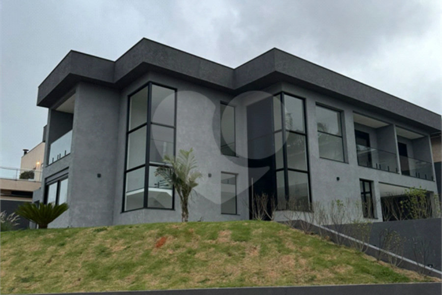 Casa à venda com 5 suítes no condomínio Residencial Santa Maria, Jandira - SP