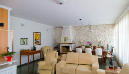 Casa à venda com 4 quartos, sendo 1 suíte, no Centro, Atibaia, SP