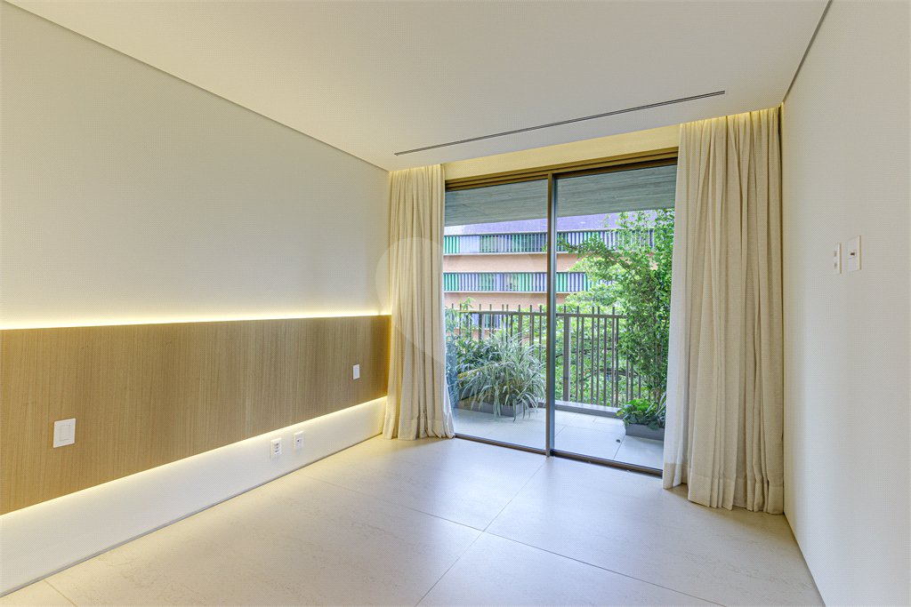 Apartamento à venda com 4 suítes em Moema, São Paulo, SP