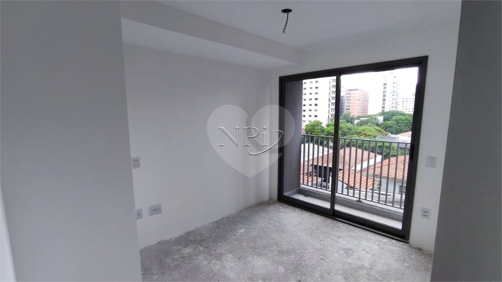 Apartamento à venda com 3 quartos, sendo 2 suítes,  em Moema, São Paulo, SP