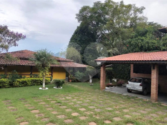 Chácara à venda com 5 quartos, sendo 2 suítes,  no Centro, Piracaia, SP