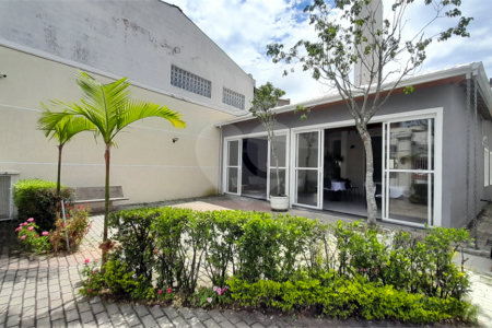 Casa à venda com 3 quartos, sendo 1 suíte, no condomínio Residencial Jardins, São Bernardo do Campo - SP