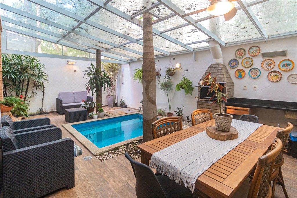 Casa à venda com 4 suítes no condomínio Vila Inglesa, São Paulo - SP