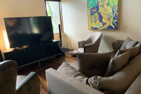 Casa à venda com 5 quartos, sendo 3 suítes, em Morumbi, São Paulo, SP