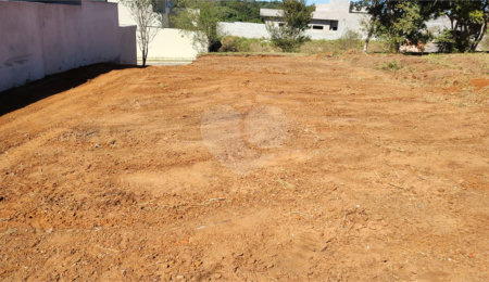 Terreno à venda com 1 suíte no condomínio Jatobás, Vinhedo - SP