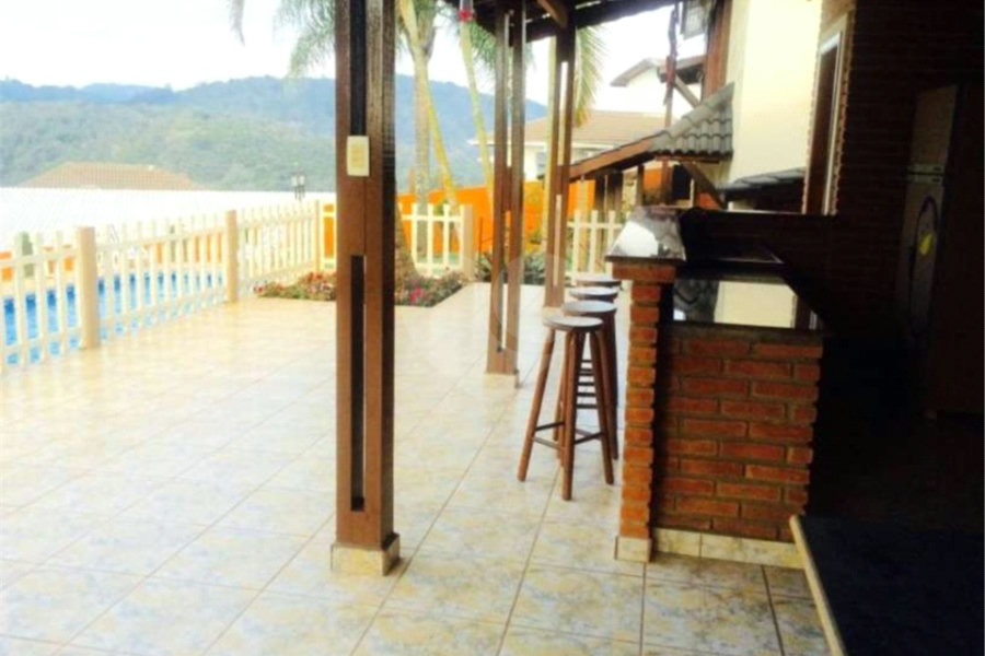 Sobrado à venda com 5 quartos, sendo 2 suítes, em Seerra da Cantareira, Mairiporã, SP