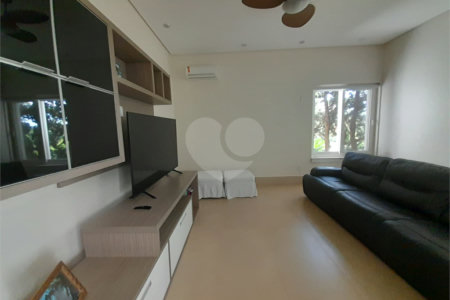 Casa à Venda no Condomínio Damha III – Elegância e Conforto para sua Família