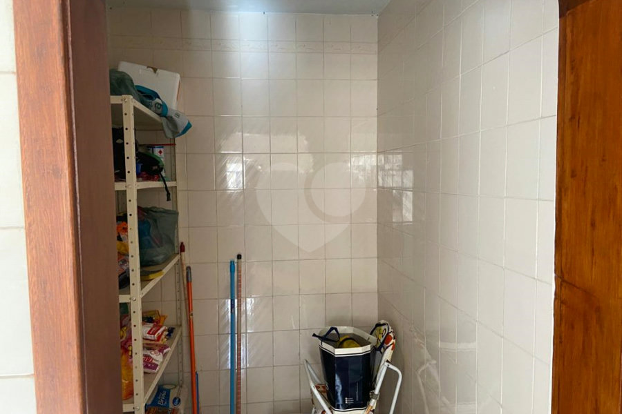 Casa à venda com 5 quartos, sendo 4 suítes, no condomínio Vilarejo Estoril, Mairiporã - SP