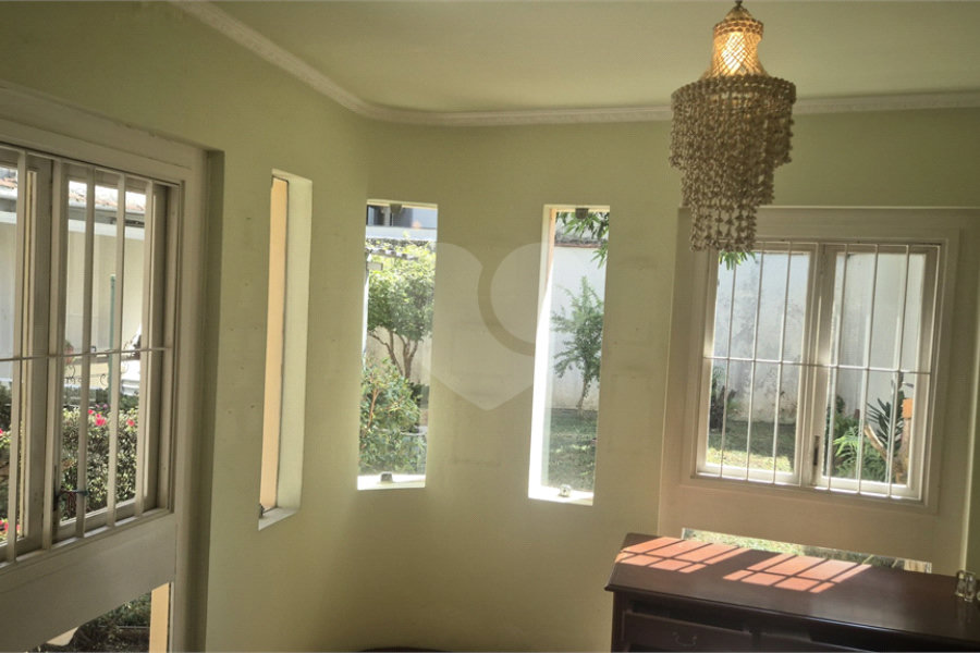 Casa à venda com 4 quartos, sendo 3 suítes, no condomínio Chácara das Rosas, São Paulo - SP