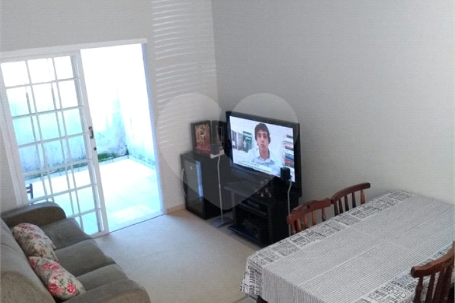 Casa à venda com 2 quartos, sendo 1 suíte, no condomínio Residencial Villa Nostra, Cotia - SP