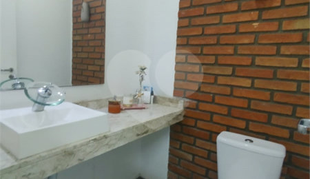 Casa à venda com 2 quartos, sendo 1 suíte, no condomínio Residencial Viva Vida, Cotia - SP