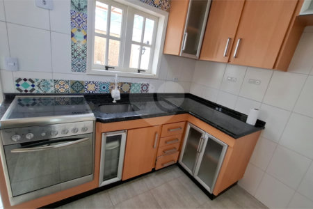Casa à venda com 2 suítes no condomínio Village Palmas, São Paulo - SP