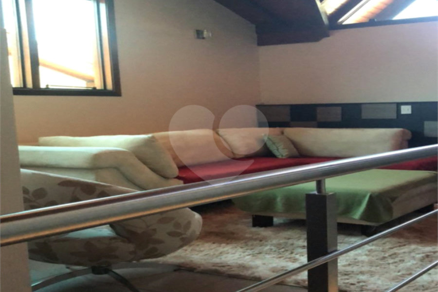 Casa à venda com 4 quartos, sendo 2 suítes, no condomínio Florada da Serra, São Paulo - SP