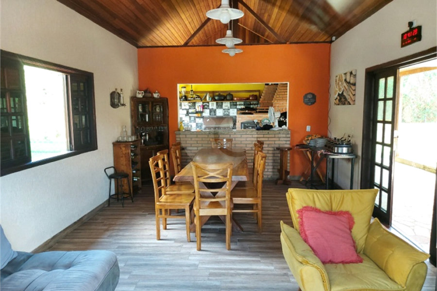 Casa à venda com 5 suítes em Canguera, São Roque, SP