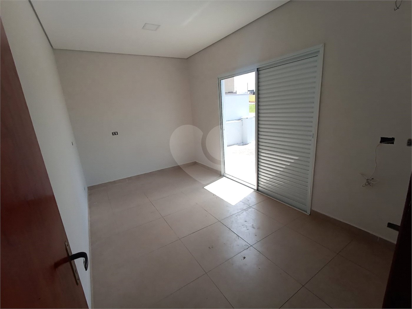 Casa à venda com 3 quartos, sendo 1 suíte, no condomínio Residencial Golden Ville, Itapetininga - SP