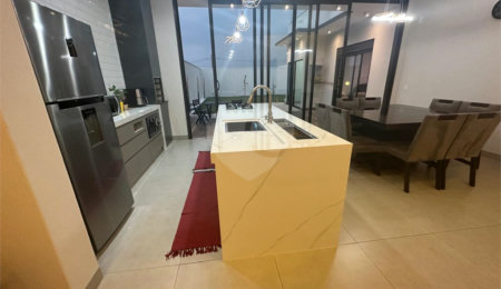 Casa à venda com 4 quartos, sendo 2 suítes, no condomínio Residencial Golden Ville, Itapetininga - SP