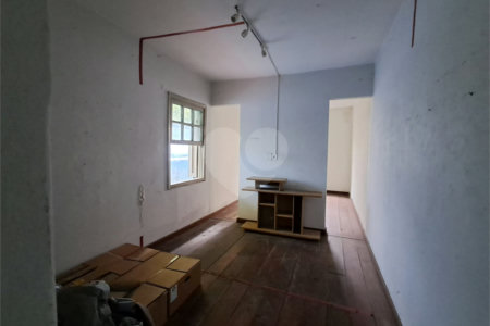 Sobrado à venda com 4 quartos em Vila Madalena, São Paulo, SP