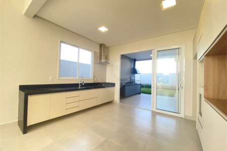 Casa à venda com 3 quartos, sendo 1 suíte, no condomínio Reserva Central Parque, Salto - SP