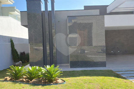 Casa à venda com 3 suítes no condomínio Shambala III, Atibaia - SP