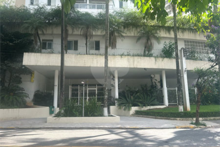 Apartamento à venda com 3 quartos, sendo 1 suíte,  em Vila Andrade, São Paulo, SP