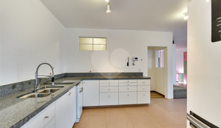 Casa para alugar com 5 quartos, sendo 3 suítes,  em Chácara Monte Alegre, São Paulo, SP