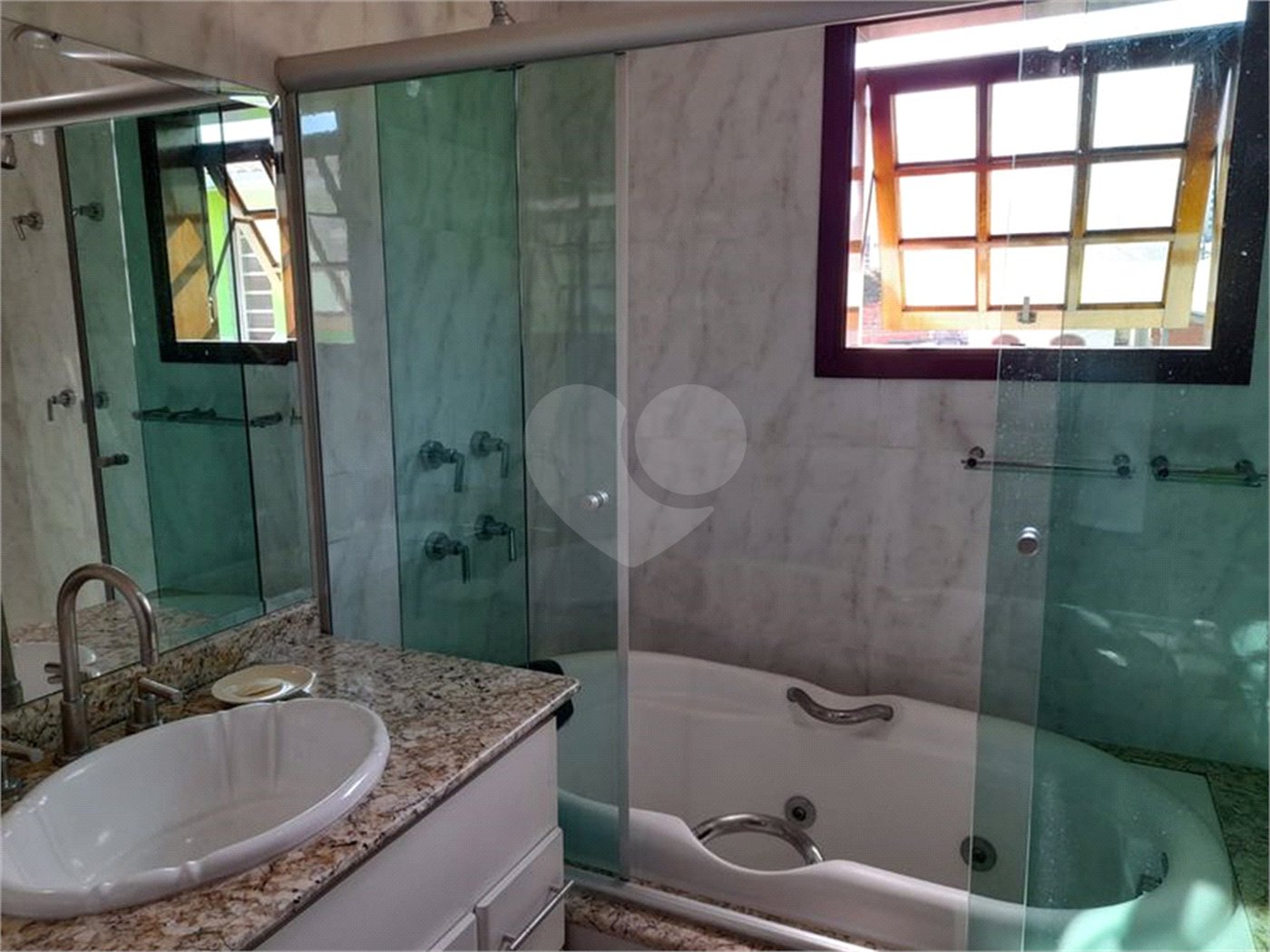 Sobrado à venda com 3 suítes em Vila Romero, São Paulo, SP