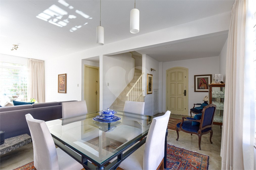 Casa de Vila à venda com 4 quartos, sendo 1 suíte, em Alto da Boa Vista, São Paulo, SP