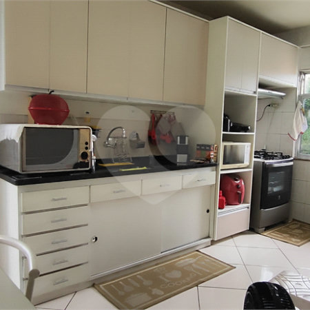 Casa à venda com 5 quartos, sendo 3 suítes, no condomínio Village Texeira Campos, Rio de Janeiro - RJ
