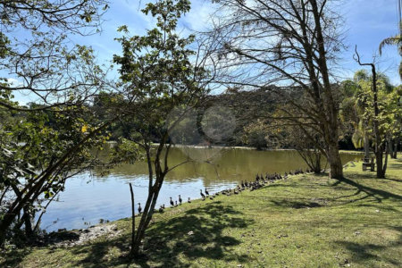 Casa à venda com 4 quartos, sendo 2 suítes,  no condomínio Granja Vianna II, Cotia - SP