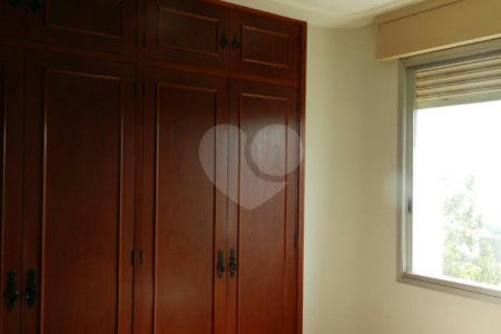 Apartamento à venda com 3 quartos, sendo 1 suíte, em Alto da Boa Vista, São Paulo, SP