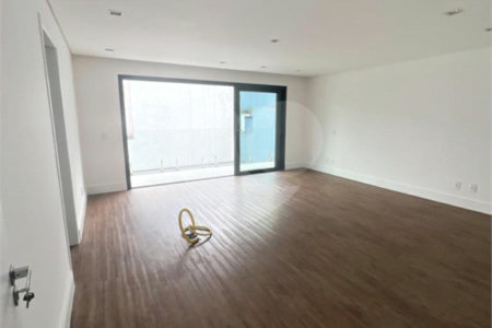 Casa à venda com 4 quartos, sendo 2 suítes, no condomínio Swiss Park, São Bernardo do Campo - SP