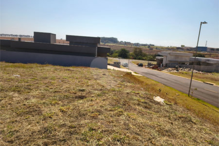 Terreno à venda no condomínio Riviera Village - Cravinhos, Cravinhos - SP