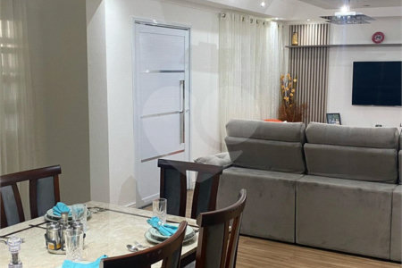 Casa à venda com 3 suítes em Vila Oceania, Poá, SP
