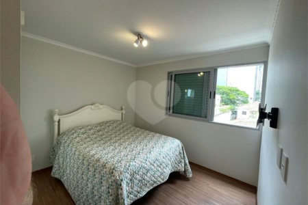 Apartamento à venda com 3 quartos, sendo 1 suíte,  em Vila Olímpia, São Paulo, SP