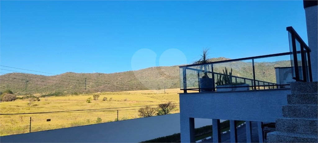 Casa à venda com 4 suítes no condomínio Osato, Atibaia - SP