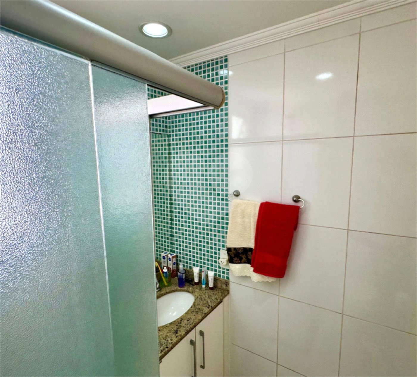 Apartamento à venda com 3 quartos, sendo 1 suíte, em Vila Galvão, Guarulhos, SP