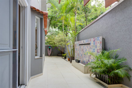 Casa à venda com 4 quartos, sendo 2 suítes, no condomínio Vila dos Ipês, São Paulo - SP