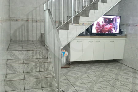 Sobrado à venda com 4 quartos, sendo 1 suíte,  em Furnas, São Paulo, SP