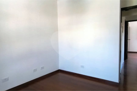 Sobrado à venda com 3 quartos, sendo 2 suítes, em Jardim Ivana, São Paulo, SP
