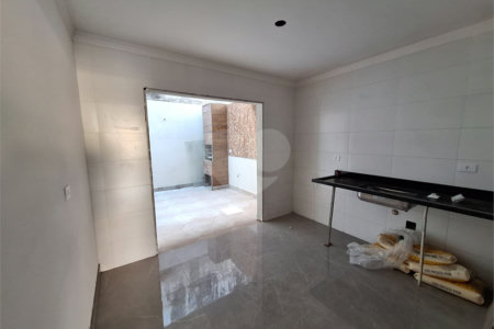 Sobrado à venda com 3 quartos, sendo 1 suíte, em Vila do Castelo, São Paulo, SP