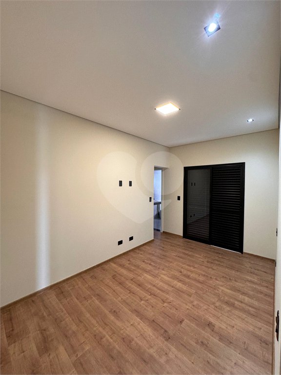 Casa à venda com 3 quartos, sendo 1 suíte, no condomínio Residencial Villagio Wanel, Sorocaba - SP