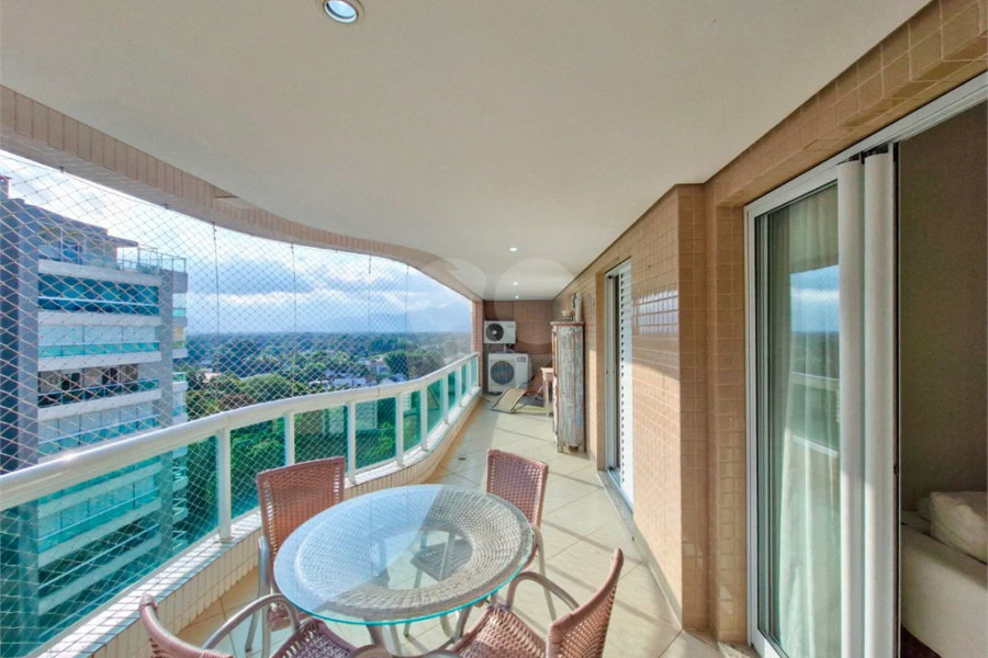 Apartamento à venda com 3 quartos, sendo 1 suíte,  em Riviera de São Lourenço, Bertioga, SP