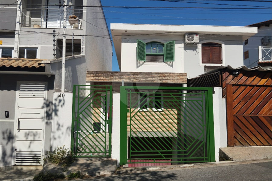 Sobrado à venda com 3 quartos em Vila Irmãos Arnoni, São Paulo, SP