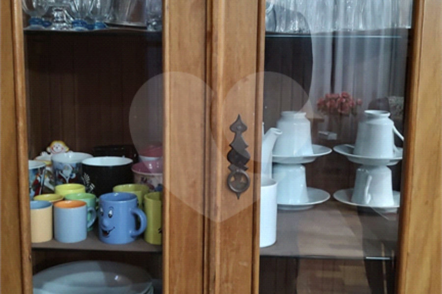 Casa à venda com 4 quartos, sendo 1 suíte, no condomínio Parque Suiça, Caieiras - SP