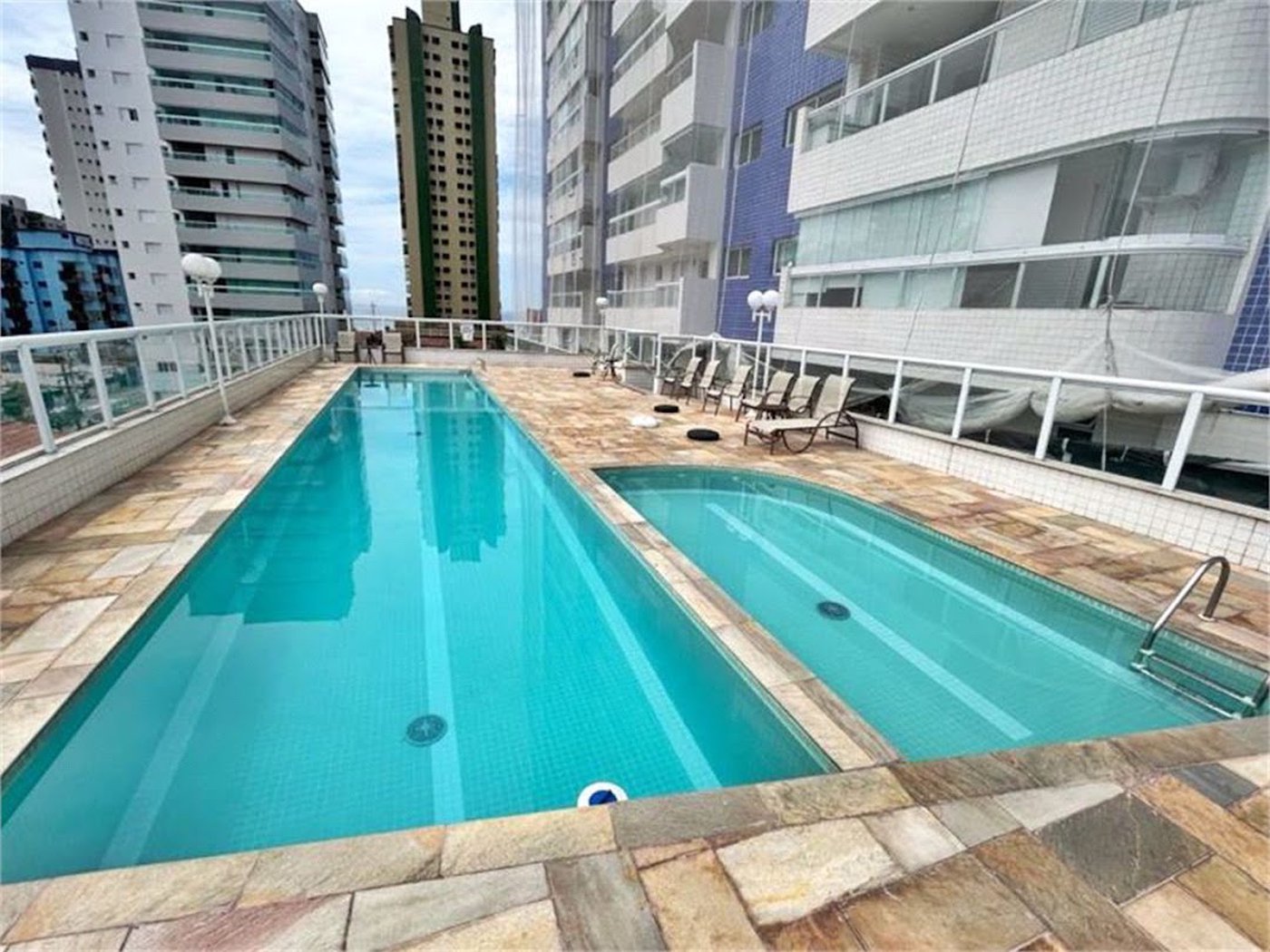 Apartamento Residencial à venda, Vila Guilhermina, Praia Grande - AP1374.