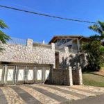 Casa à venda com 4 quartos, sendo 3 suítes,  no condomínio Terras de Santa Teresa, Itupeva - SP