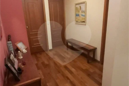 Sobrado com 224m² , 3 dormitórios , sendo 2 suítes , 3 vagas de garagem , 7 banheiros , à venda na Vila Scarpelli em Santo André.