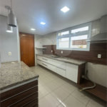 Indaiatuba- Vila Aurora -Condomínio Palm Tree Residence -Venda e Locação - R$ 7.000,00 - condominio - R$ 877,44- IPTU - R$ 211,64 - Pavimento Térreo: Sala de estar, sala de jantar, wc, cozinha, área de serviço, despensa. Pavimento Superior: Suíte com varanda e closet, 02 dormitórios e wc.social